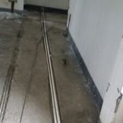 前幾天水電開始做了，水管鋪好了，還沒有試壓，墻上暗盒基本裝好，由于要鏟墻，鏟墻需要澆水，所以電線還未布置。9號日立空調(diào)送貨到位了，又交了一萬多裝修進(jìn)度款。感覺預(yù)算超了不少。