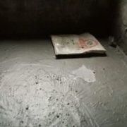 一路變化太多，門檻石又換成花崗石，泥工又讓買絲桿，要2米的，暈，另外要么發(fā)磚的盒子，又跑去買了。防水做了，磚鋪了一部分。