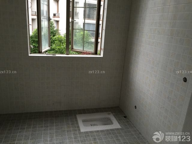 瓷磚完工，等吊頂進(jìn)場。