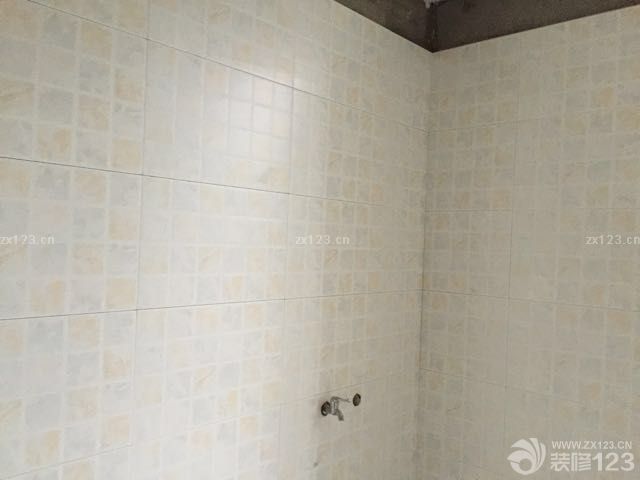 瓷磚完工，等吊頂進(jìn)場。