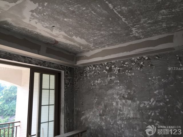 今天去看了，木工做完了吊頂，漆工進(jìn)場了。