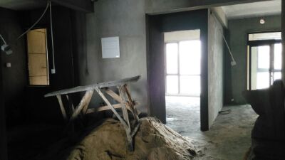 墻體起來了，空了一天，今天和王哥商量了布線走水的思路，光開關(guān)插座估計也要五千塊了～明天開始布線了，之后的錢還沒借到，和老公說我們是住在富人區(qū)里的窮人，突然覺得為什么要貸那么多錢買這么貴的樓呢？難道就是為了給孩子一個優(yōu)秀的生活環(huán)境。