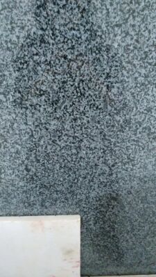 今天上午家里去了裝空調(diào)的工人打孔，下午去熟人帶著買了瓷磚并訂做了大理石洗衣盆！因為洗衣池心煩半天，洗衣池本來非常不喜歡花紋的，土氣太重，敗筆在上面就完了，結(jié)果去了石材鋪，設(shè)計師一再說白的貴很多，最后硬是給弄成黑的了，心里別提多別扭了，不過大家都說無所謂，也不管了。