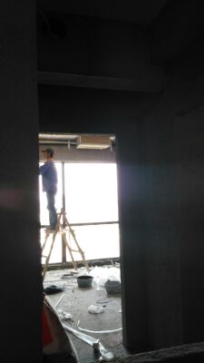 防水做了，空調(diào)也進(jìn)場了，過兩天瓷磚也要進(jìn)場了，整個家就這樣一點一點起來了，在客廳設(shè)計上不想大眾化，但無奈自己不是設(shè)計師，沒有那么多點子，而且金錢有限，所以還是歸于大眾吧！