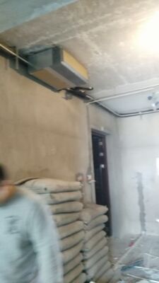 防水做了，空調(diào)也進(jìn)場了，過兩天瓷磚也要進(jìn)場了，整個家就這樣一點一點起來了，在客廳設(shè)計上不想大眾化，但無奈自己不是設(shè)計師，沒有那么多點子，而且金錢有限，所以還是歸于大眾吧！