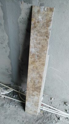 今天親自去看了看裝修進(jìn)度，貼了磚，瞬間感覺真的不一樣了，無論當(dāng)時怎么糾結(jié)，看到明晃晃的瓷磚漸漸組成了我的溫馨小家，那感覺別提多好了！老公都不止一次的表達(dá)他那份熾熱的感情了！雖然一開始最不喜歡這種難看普通的洗衣池，不過到了，用手擦擦，覺得可能后面用用，也還是會愛上的～ 