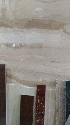 地板快鋪好了，效果還不錯，今天去選了飄窗人造板，淋浴房石板，還有復(fù)合實木門，裝修啊，錢啊～