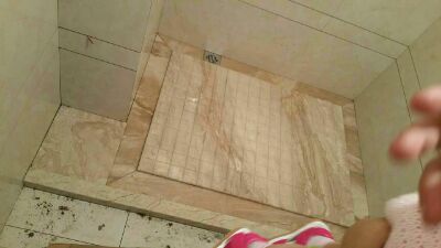 特別喜歡這種設(shè)計，淋浴間再也不會積水，不會滑倒了！