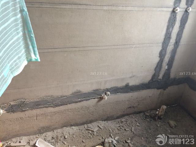 貼瓷磚，速度不是特別快。但是效果是肯定好的。