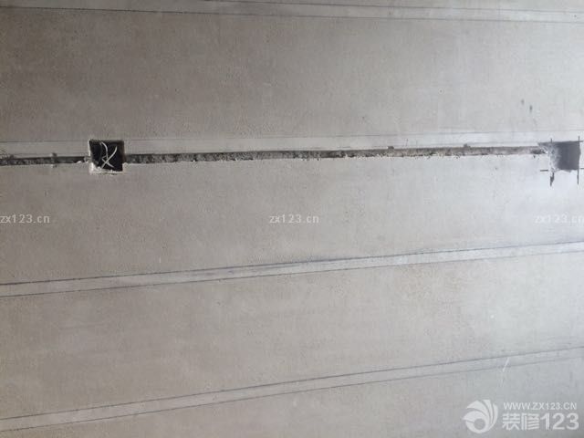 貼瓷磚，速度不是特別快。但是效果是肯定好的。