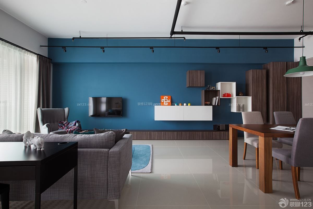 80平米二室一厅深蓝色电视背景墙装修效果图