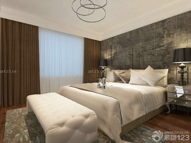 通過一個多月與優(yōu)家裝飾的設(shè)計師李碩的溝通，最終敲定了設(shè)計方案并簽約，前期未簽約期間，去實地量過兩次房，每次都細(xì)致地跟我溝通每次的細(xì)節(jié)，在整個一個多月的溝通當(dāng)中從來沒有任何不耐煩或者著急簽約的態(tài)度，一直在跟我一起探討裝修的細(xì)節(jié)，修改了不下十次圖紙，這里最讓我感動的是他對工作的重視以及對我們客戶需求的考慮。