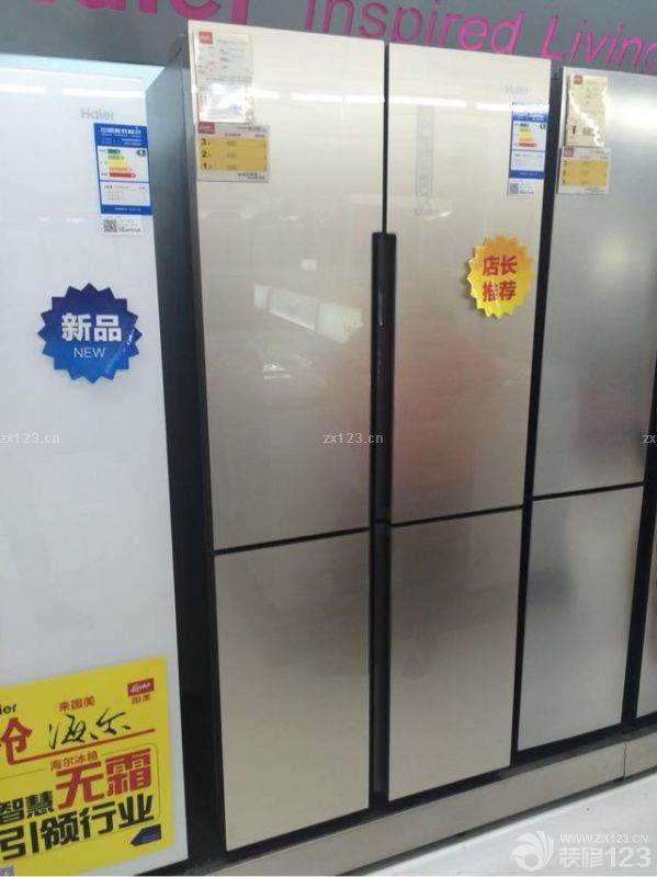 后來就到小區(qū)門口的據(jù)說是金地招標(biāo)進(jìn)來的廠家談封陽臺以及裝地?zé)?。門窗最后談下來是4050元就是普通的斷橋鋁封陽臺，三層玻璃，五層隔音的，看著料還不錯。80的料，內(nèi)壁厚是1.8的，我看其他家都是1.4的！這家還可以就這樣吧，540塊錢一平米，里邊是木紋的。偉星的粉色管子，加上分水器加上什么棉一共6800，我看了其他家的合同都是7000左右，便宜了200塊，但是暫時沒簽，等地面結(jié)束了再說，涉及到地?zé)岫喔哂忠N地磚，怕回頭地磚貼了超過門口高了就不好了，所以等地面結(jié)束了再簽地?zé)岚桑?br>