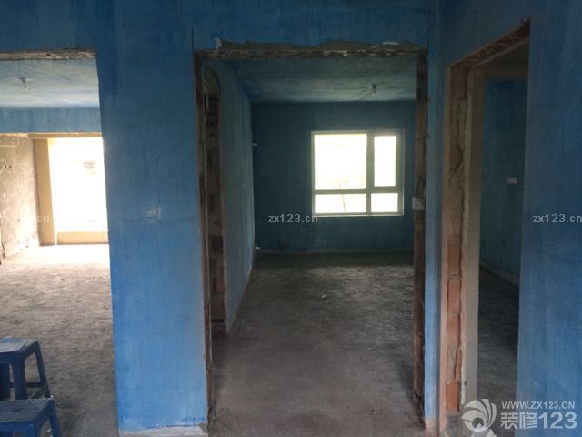 墻體拆改全部結(jié)束，下一步是水電了，可憐我又要出差4天，又一個周末泡湯了，磚、櫥柜、門啥啥都沒看呢，大熱天的煩躁。