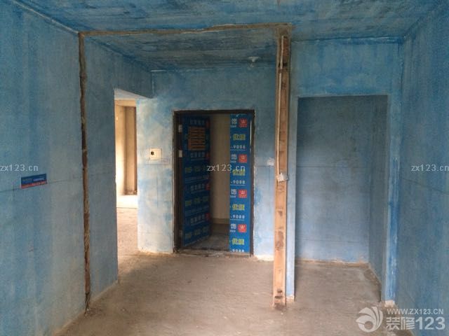 墻體拆改全部結(jié)束，下一步是水電了，可憐我又要出差4天，又一個周末泡湯了，磚、櫥柜、門啥啥都沒看呢，大熱天的煩躁。