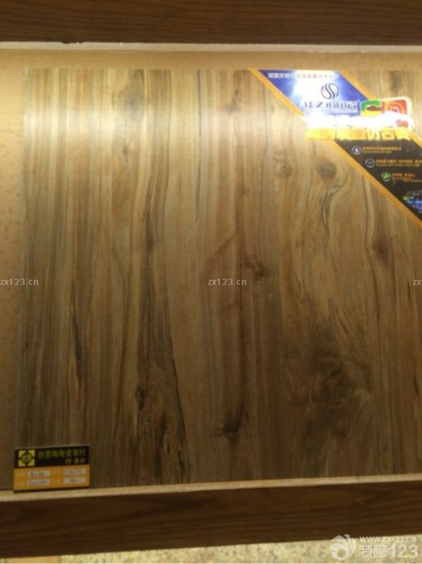 請了一天的假來陶瓷城買大廳地磚，廚衛(wèi)墻磚地磚，這絕對是個苦差事，逛頭幾家還能看得下去，再逛多了絕對是要吐了，因為款式花色實在是太多太多了，就因為看得太多，頭暈眼花，最后看哪個磚都差不多了，根本無從選擇了，可能我這人太不愛逛所以頭疼，也多虧我有個好老婆，今天把所有磚都定下來了，從挑選到講價交錢，我都沒費什么力氣都是老婆在溝通的，我不禁要感嘆下娶個好老婆真是能福澤幾代人。