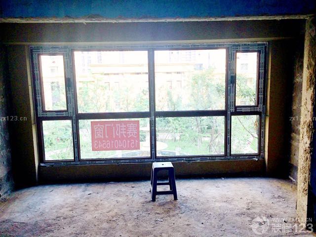 請了一天的假來陶瓷城買大廳地磚，廚衛(wèi)墻磚地磚，這絕對是個苦差事，逛頭幾家還能看得下去，再逛多了絕對是要吐了，因為款式花色實在是太多太多了，就因為看得太多，頭暈眼花，最后看哪個磚都差不多了，根本無從選擇了，可能我這人太不愛逛所以頭疼，也多虧我有個好老婆，今天把所有磚都定下來了，從挑選到講價交錢，我都沒費什么力氣都是老婆在溝通的，我不禁要感嘆下娶個好老婆真是能福澤幾代人。