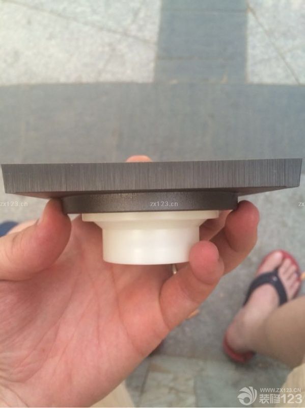 又逢周末，大家都在開會，只有我不用去，我想說太好了，約了柜子廠家來量尺，水電也進(jìn)場了，跟師傅重新溝通了水電的位置，下午跑去家居買了一堆潛水艇的地漏，角閥啥的，太累了，不說了，上圖！