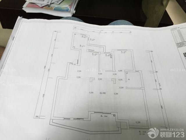 量房加看廚房效果圖，外加工人清單。