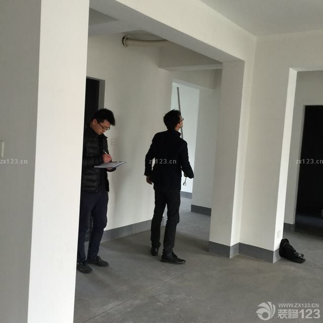 量房加看廚房效果圖，外加工人清單。