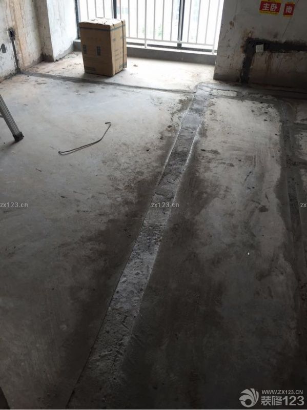 泥工做好封槽，這幾天衛(wèi)生間做防水測(cè)試。