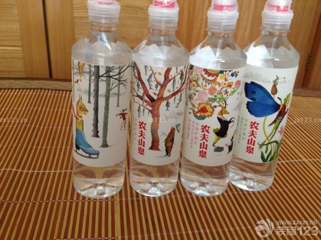 昨天王先生自己動手組裝了兩個大物件，然后突然狂風(fēng)暴雨來襲，我倆大眼瞪小眼，發(fā)現(xiàn)沒帶傘…然后裹著紙箱子，塑料袋和剛買的地中海風(fēng)格毯子一路飛奔回來，等著！我要給這個毯子超級好評！