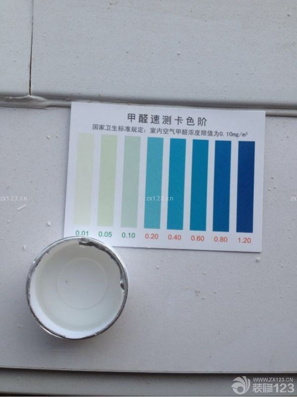 入手了圖中的地毯，太氣憤了，門和門框不配套，然后裝修的人居然自作主張門用的實(shí)木，門框給定的pvc，真是世間難遇一奇葩，而且裝修中時不時提意見：你們的墻涂個黃色吧！你們衛(wèi)生間用個折疊門吧！在遭到我們拒絕后，就開始各種抱怨，啥家里太白了，因?yàn)檫x的白門所以門和門框顏色難以配套了，風(fēng)格太簡單了……親，你這么上心，不如給我們一百萬，房子給你住算了！