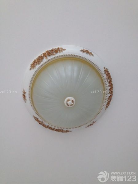 書屋，燈和衣帽間！手機(jī)像素請忽略。粉刷之后看起來就是不一樣，精神很多了。而且漂亮許多。