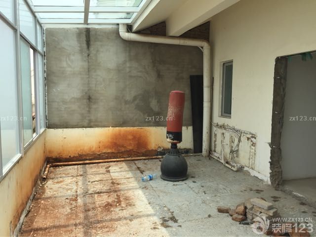 終于拆完了，垃圾運走，明天水電進場。