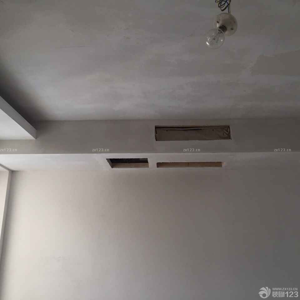 今天木工師傅終于把柜子都打好了，一個(gè)鞋柜，小房間的柜子，榻榻米，還有放在陽(yáng)臺(tái)的儲(chǔ)物柜，本還擔(dān)心讓師傅返工 師傅心情不好，不過(guò)看到成果后，發(fā)現(xiàn)柜子打的都不錯(cuò)。
