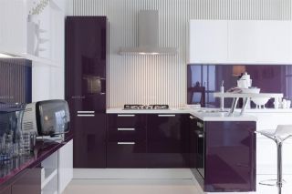 精致三居二手房厨房紫色橱柜装修样板