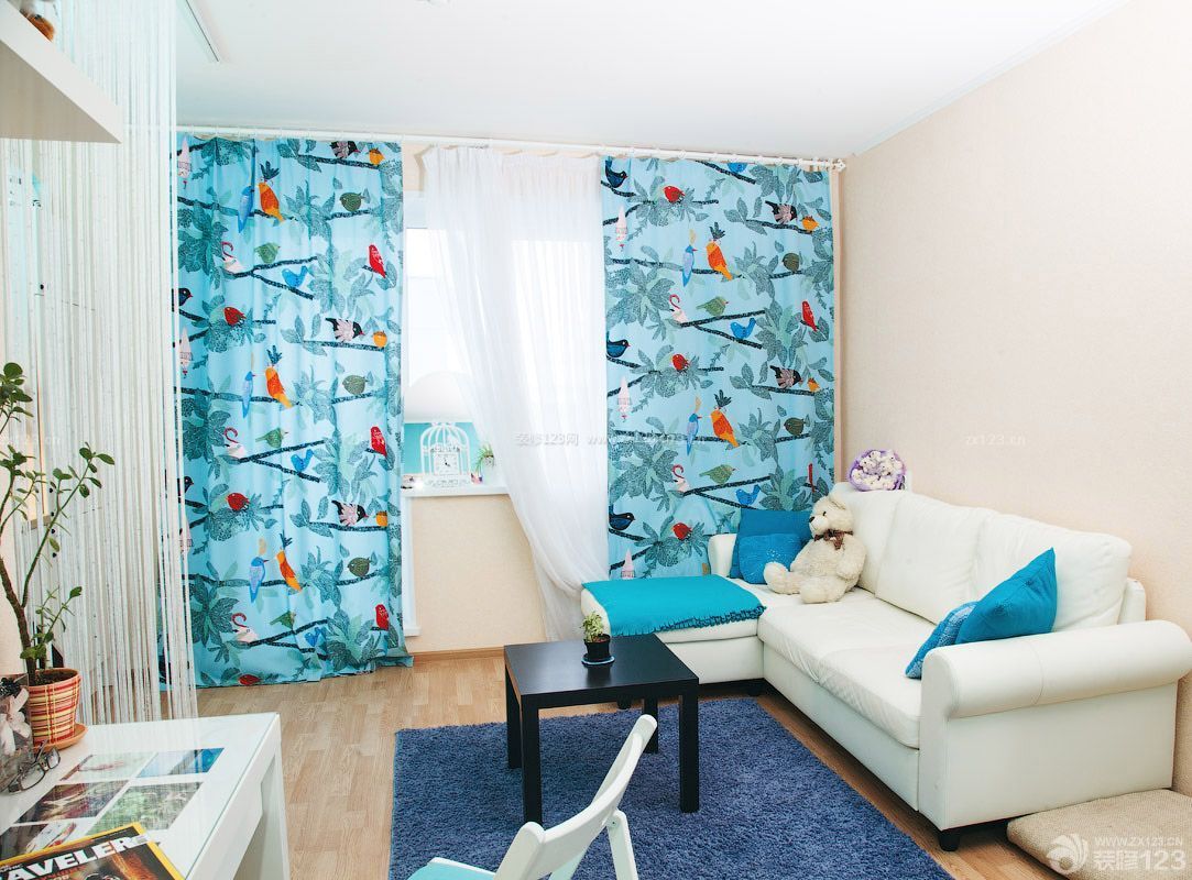 精致两室一厅样板房蓝色窗帘设计
