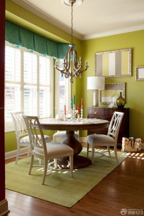 温馨两室一厅样板房餐桌椅子效果图