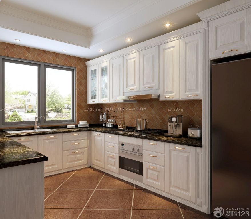 90平欧式厨房白色橱柜装修效果图片