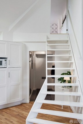 复式房楼梯设计 紧凑小户型装修效果图片