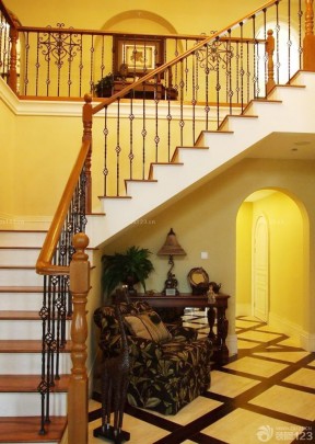 小复式楼梯效果图 美式家装风格
