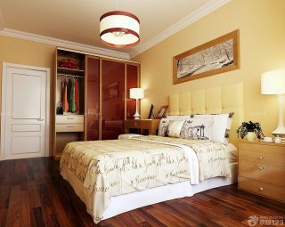 混搭风格两房一厅卧室黄色墙面装修效果图片
