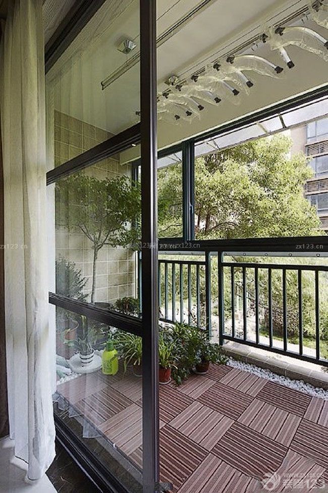 家庭阳台装修效果图 玻璃门图片