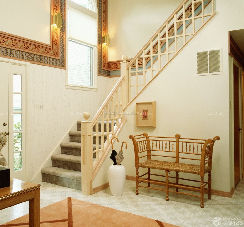 美式风格小复式室内楼梯装修效果图片