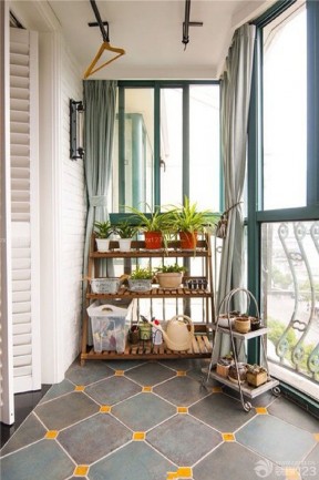小阳台木制花架装修效果图片 