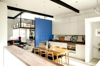 复式住宅厨房白色橱柜装修效果图欣赏