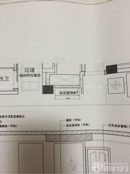 水電驗收是通過了，細節(jié)方面監(jiān)理工作人員說這個工地做的是不錯，就是廚房我們多預留了一個冰箱插座，里面的線本來用4分線，結(jié)果發(fā)現(xiàn)走的是2.5的，然后項目總監(jiān)也是直接要求換掉，盡管走的是單獨的一路線。其他也沒什么大問題！就是今天發(fā)現(xiàn)砌墻這個位置，第二張是干濕區(qū)的臺盆位置但是明顯位置不夠，本來外面還有設(shè)計一個柜子的，但是現(xiàn)在施工人員說柜子不能做，結(jié)果砌了一堵厚厚的墻，然后犄角旮旯里這么小一個臺盆位置。