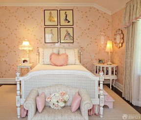 90后女生卧室装修设计 小花壁纸装修效果图片