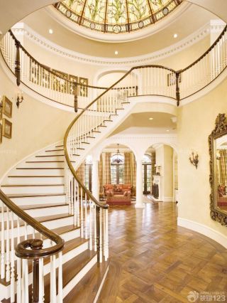 古典欧式复式别墅楼梯装修设计效果图