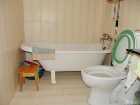 小户型浴缸卫生间瓷砖图片