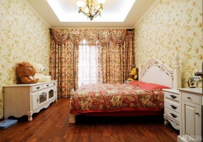 经典美式别墅卧室花朵壁纸装修设计效果图片
