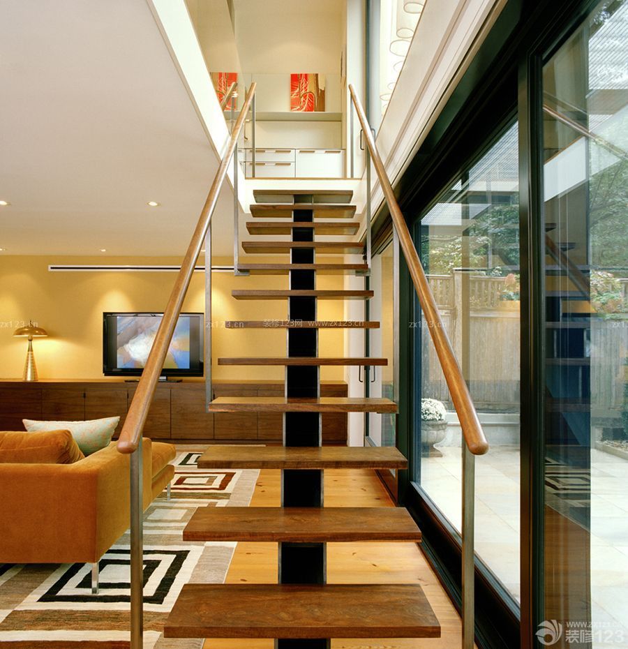 经典复式公寓楼梯设计装修效果图