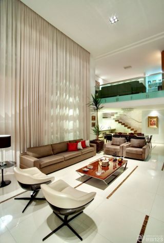 绚丽复式公寓纯色窗帘装修效果图