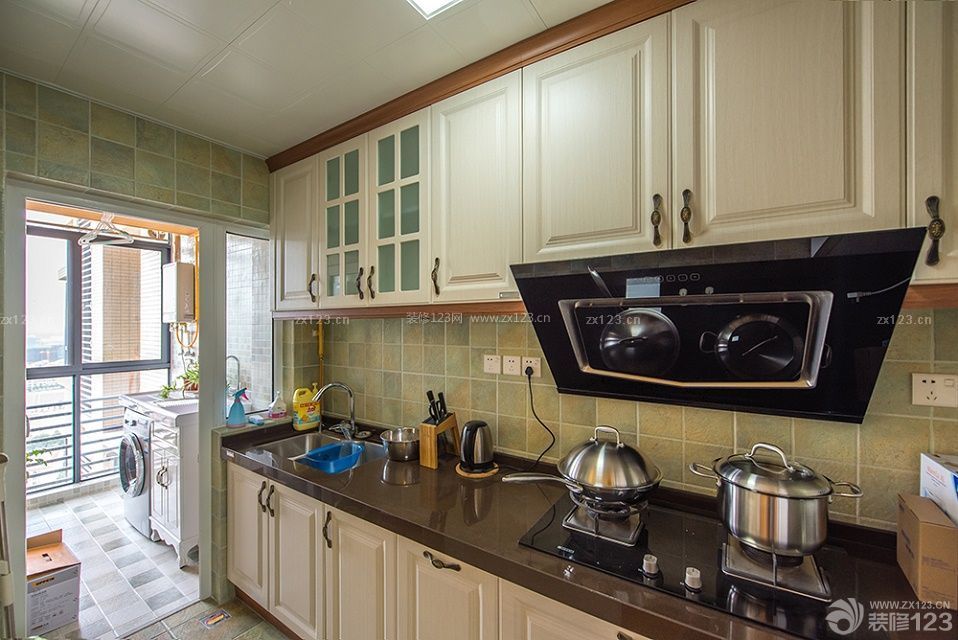 现代厨房整体橱柜装修设计效果图片