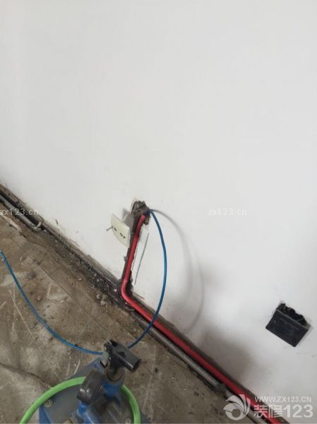 砸墙 改水电 打压 同一天结束。 多留电源。